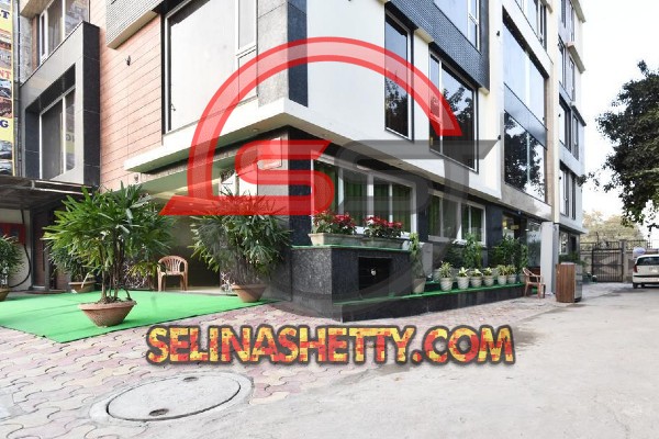 escorts service near hotel sun view international karol bagh